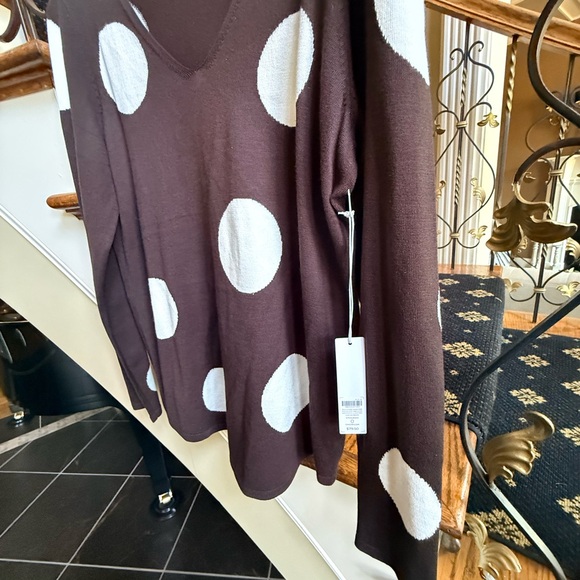 Chico’s NWT Pullover Sweater. Polka Dot Vneck Cocoa Bean.Size 0 polyester/nylon - Picture 5 of 11